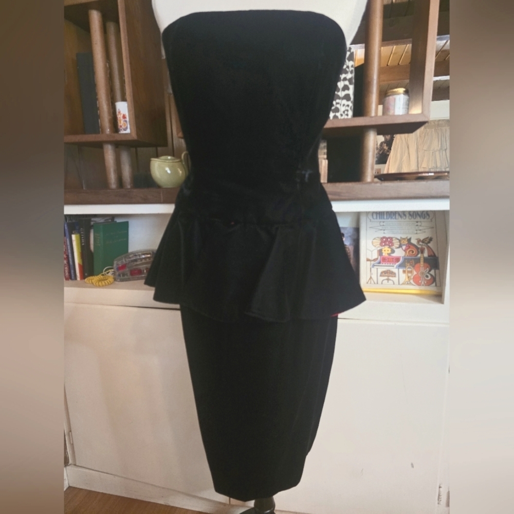 A.J. Bari 80s Vintage Elegant Black Velvet Strapless Peplum Dress